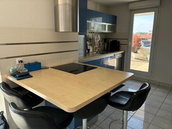 Dernier étage avec terrasse 60 m² aux Chaprais !!!!