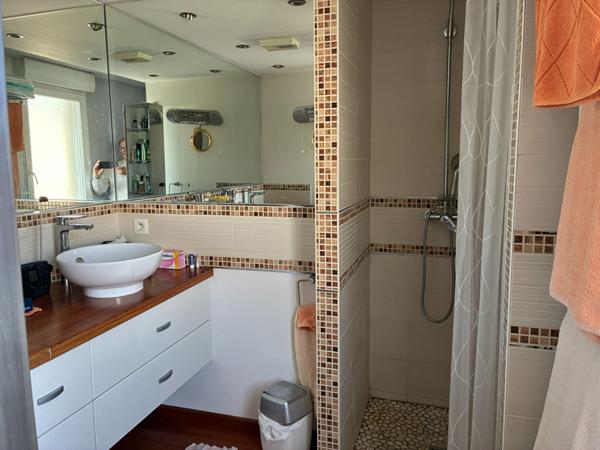 Dernier étage avec terrasse 60 m² aux Chaprais !!!!