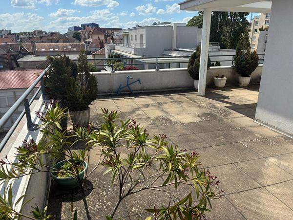 Dernier étage avec terrasse 60 m² aux Chaprais !!!!