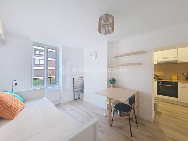 Location                                                      Appartement
                        
                     1 pièces                      18 m2                     à Clermont-Ferrand