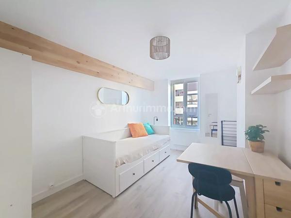 Location                                                      Appartement
                        
                     1 pièces                      18 m2                     à Clermont-Ferrand