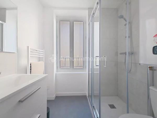 Location                                                      Appartement
                        
                     1 pièces                      18 m2                     à Clermont-Ferrand
