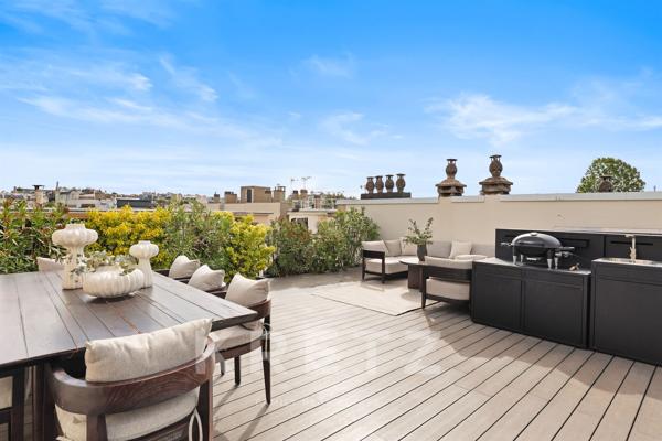 Hôtel particulier d'exception rénové avec piscine intérieure et rooftop
