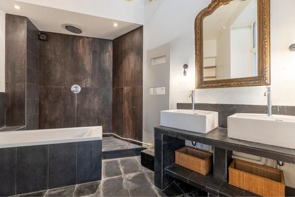 Magnifique loft sur cour arborée, secteur recherché Paris 11