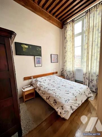 APPARTEMENT PLACE TABAREAU GRENIER ET CAVE