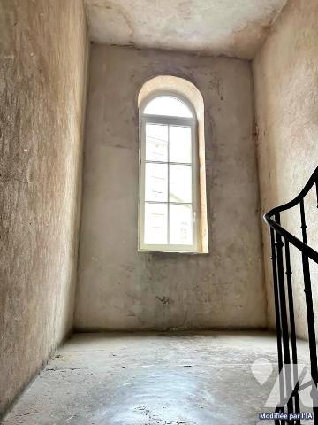 APPARTEMENT PLACE TABAREAU GRENIER ET CAVE