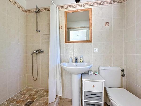 TRANS-EN-PROVENCE - Maison de plain-pied avec piscine, dépendance et terrain paysagé