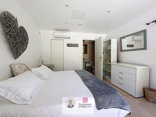 TRANS-EN-PROVENCE - Maison de plain-pied avec piscine, dépendance et terrain paysagé