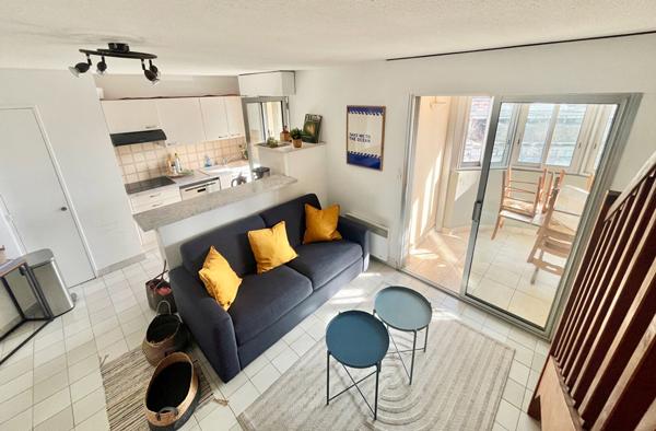 CENTRE VILLE - Appartement 2 pièces dernier étage.- GARAGE DOUBLE