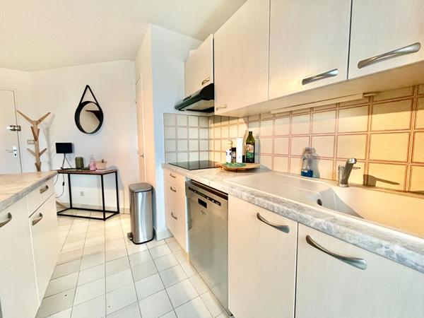 CENTRE VILLE - Appartement 2 pièces dernier étage.- GARAGE DOUBLE