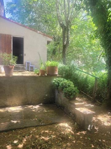 31540 MONTÉGUT-LAURAGAIS- Maison de village en pierre avec garage et jardin