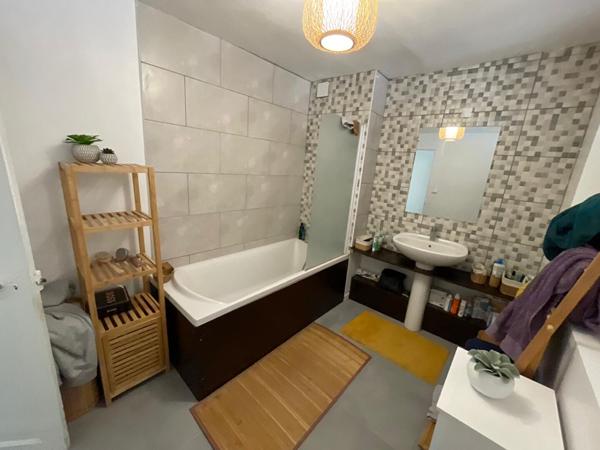 NEUVILLE AUX BOIS - APPARTEMENT F4