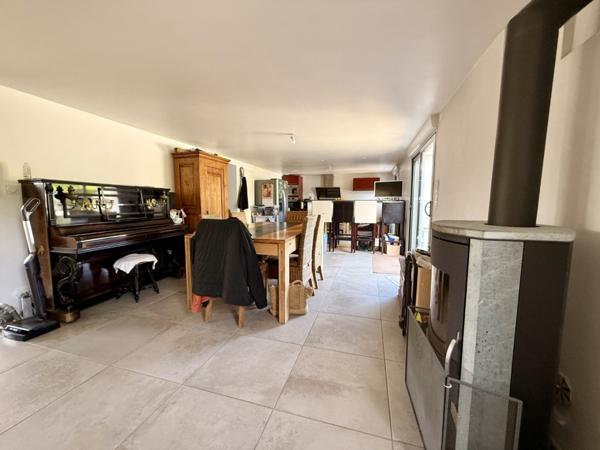 Maison  7 pièce(s)  4 chambre(s)  166.08 m²