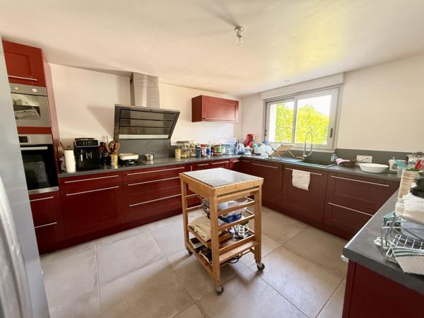 Maison  7 pièce(s)  4 chambre(s)  166.08 m²