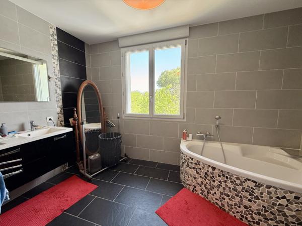 Maison  7 pièce(s)  4 chambre(s)  166.08 m²