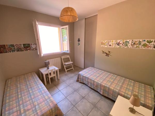 Belle Villa plain-pied de 2004, Type 5 avec grand garage sans aucun travaux à prévoir sur 891 m2 de parcelles !