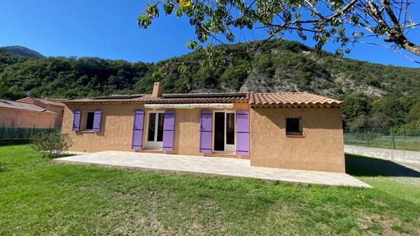 Belle Villa plain-pied de 2004, Type 5 avec grand garage sans aucun travaux à prévoir sur 891 m2 de parcelles !