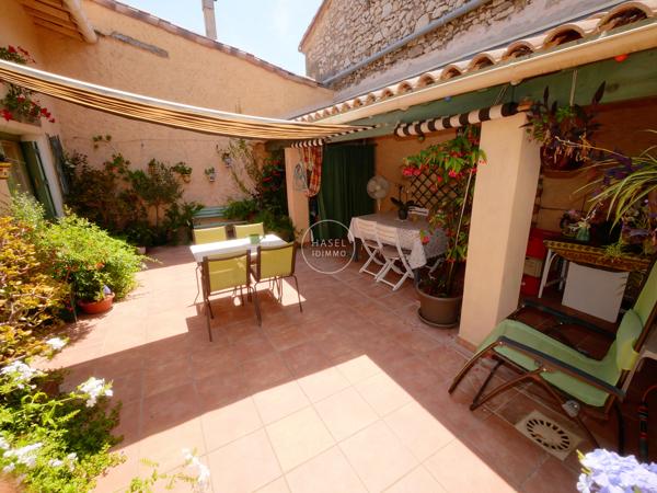 Pomérols, centre historique, maison de village traversante prête à vivre avec grand garage et belle terrasse Pomérols (34810)