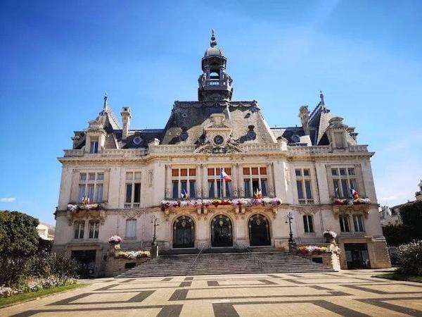 03200 VICHY - MAISON DE VILLE 3 PIÈCES AVEC PATIO ET GARAGE
