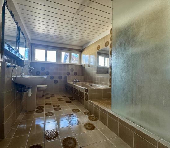 Rare opportunité à Vieux-Charmont : Immeuble mixte composé d'un local commercial de 300 m² + un appartement F6 de 165 m²