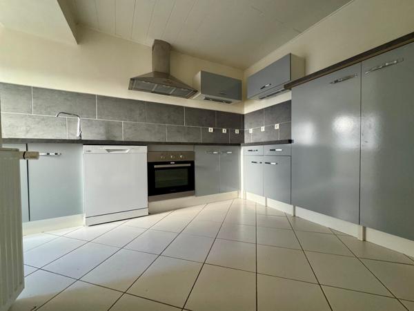 Rare opportunité à Vieux-Charmont : Immeuble mixte composé d'un local commercial de 300 m² + un appartement F6 de 165 m²