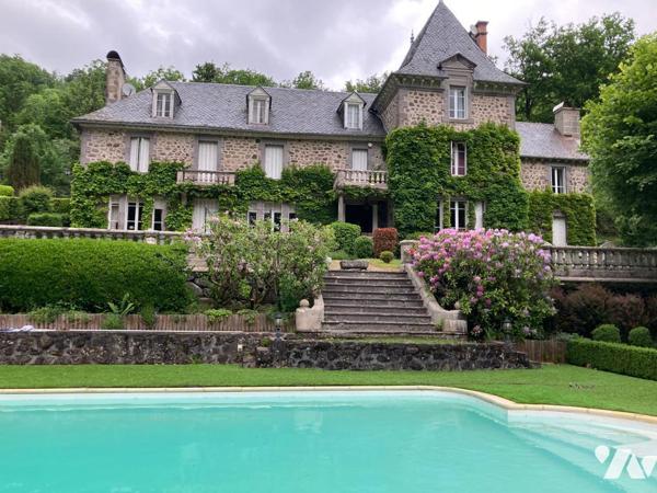 Au c?ur du Parc naturel des Volcans d'Auvergne, cette belle demeure de caractère, à l'abri des ...