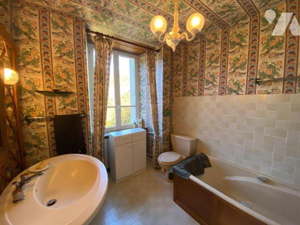 Au c?ur du Parc naturel des Volcans d'Auvergne, cette belle demeure de caractère, à l'abri des ...