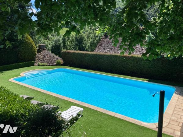 Au c?ur du Parc naturel des Volcans d'Auvergne, cette belle demeure de caractère, à l'abri des ...
