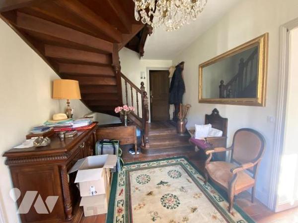 Au c?ur du Parc naturel des Volcans d'Auvergne, cette belle demeure de caractère, à l'abri des ...