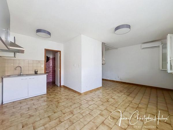 30000  NIMES - studio 36 m2 + 15 m2 Amenagement comble possible