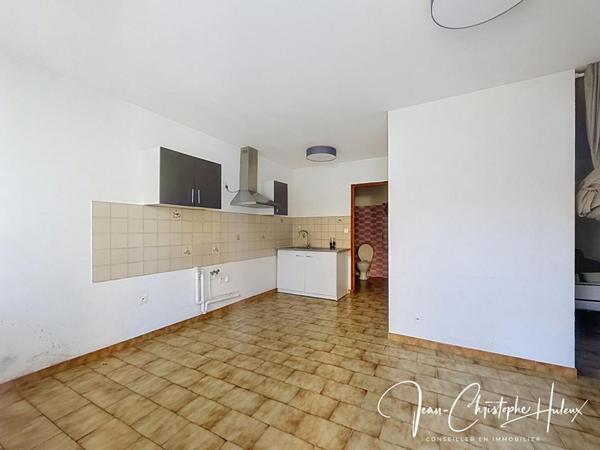 30000  NIMES - studio 36 m2 + 15 m2 Amenagement comble possible