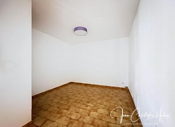 30000  NIMES - studio 36 m2 + 15 m2 Amenagement comble possible