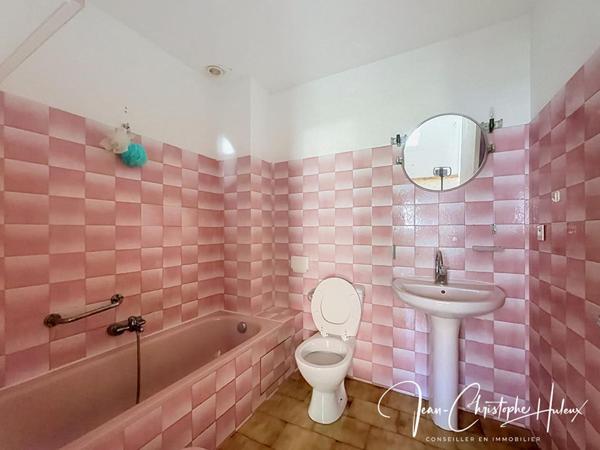 30000  NIMES - studio 36 m2 + 15 m2 Amenagement comble possible