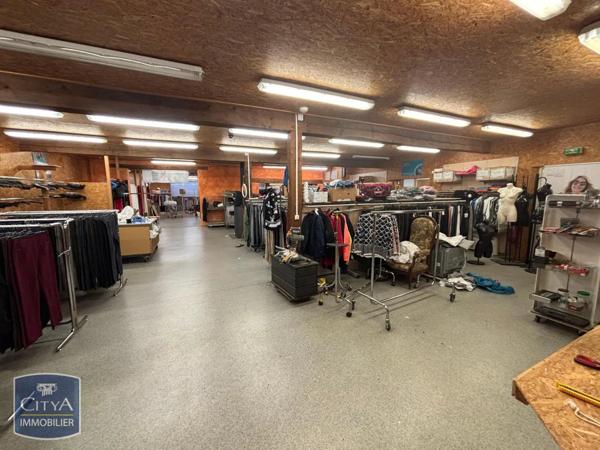 Local professionnel à vendre 840m²