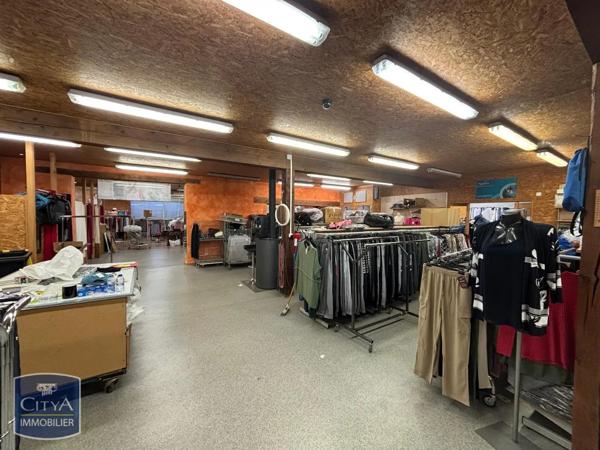Local professionnel à vendre 840m²