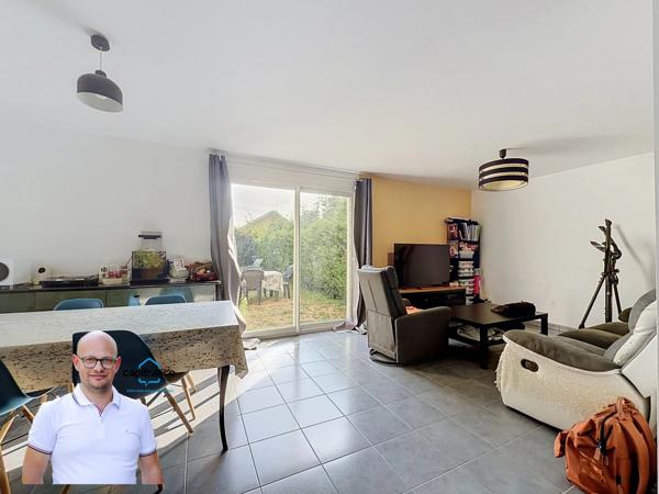 Maison 3 chambres – Jumelée par le garage – Terrain d'environ 450 m² – Saint-Genix-les-Villages