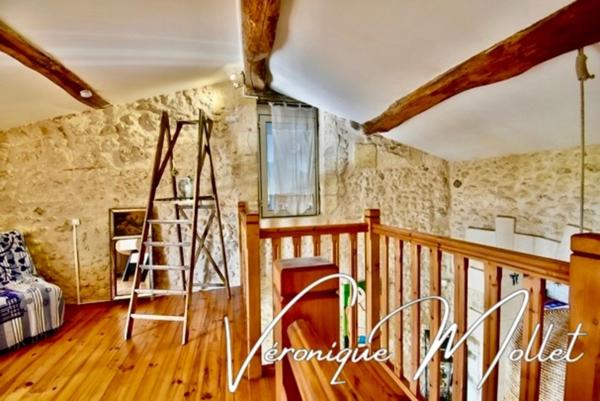 CHARMANT VILLAGE AUX PORTES DE LATRESNE - 20 MINUTES BORDEAUX CENTRE