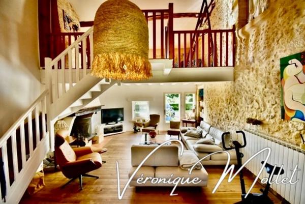 CHARMANT VILLAGE AUX PORTES DE LATRESNE - 20 MINUTES BORDEAUX CENTRE