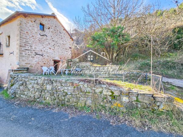 Montjaux (12490) Maison de village rénovée avec jardin et stationnement