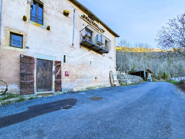 Montjaux (12490) Maison de village rénovée avec jardin et stationnement