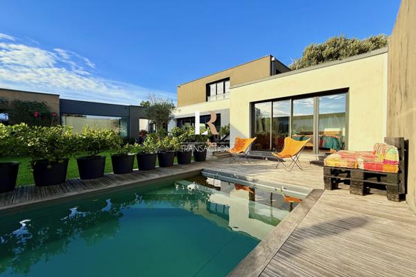 La Rochelle (17000) Proximité du vieux port et de la gare - Maison contemporaine avec piscine et double garage