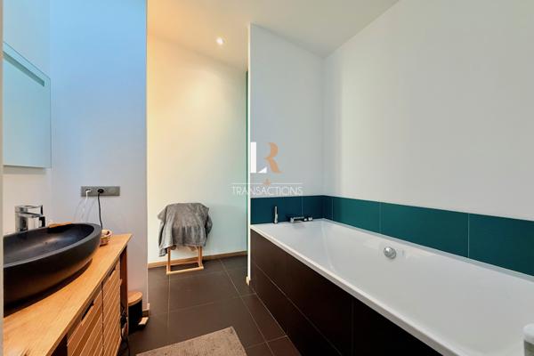 La Rochelle (17000) Proximité du vieux port et de la gare - Maison contemporaine avec piscine et double garage