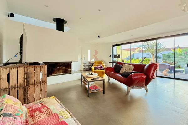 La Rochelle (17000) Proximité du vieux port et de la gare - Maison contemporaine avec piscine et double garage