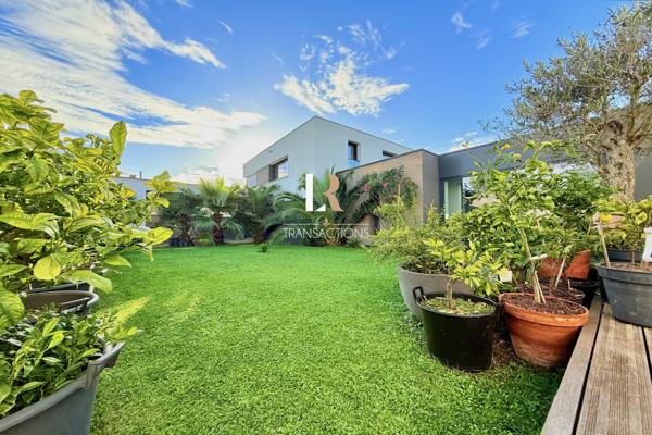 La Rochelle (17000) Proximité du vieux port et de la gare - Maison contemporaine avec piscine et double garage