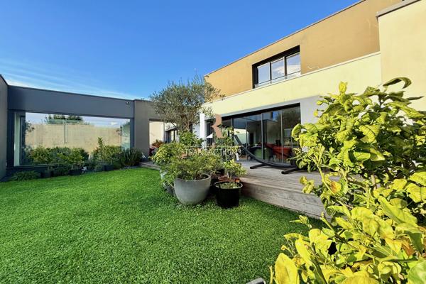 La Rochelle (17000) Proximité du vieux port et de la gare - Maison contemporaine avec piscine et double garage