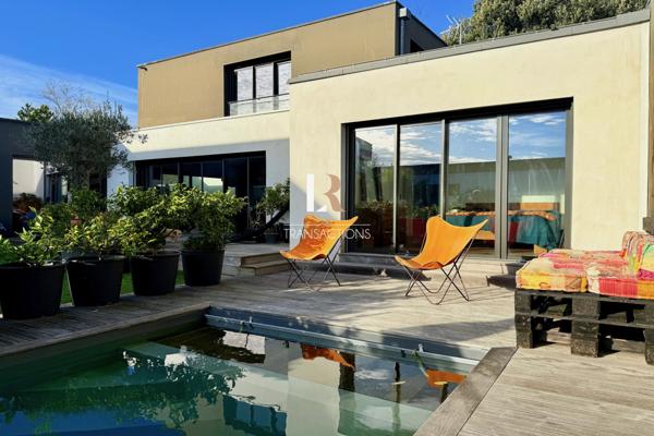 La Rochelle (17000) Proximité du vieux port et de la gare - Maison contemporaine avec piscine et double garage