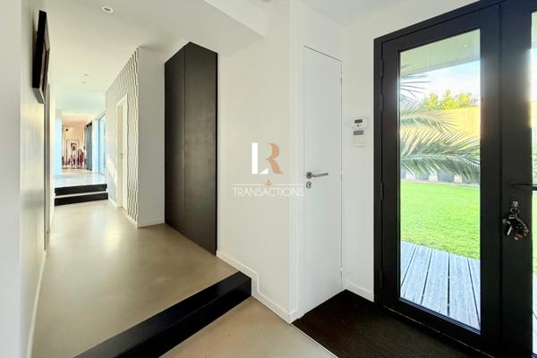 La Rochelle (17000) Proximité du vieux port et de la gare - Maison contemporaine avec piscine et double garage