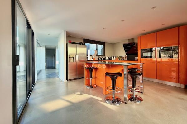 La Rochelle (17000) Proximité du vieux port et de la gare - Maison contemporaine avec piscine et double garage