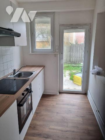 A VENDRE  charmante maison de 101m² offrant une belle luminosité et une vue mer.
elle se compo...