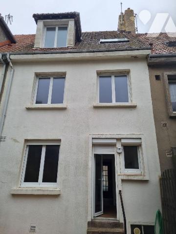 A VENDRE  charmante maison de 101m² offrant une belle luminosité et une vue mer.
elle se compo...